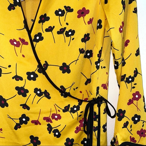 BCBGeneration NWT Yellow Floral Print Collared Wrap Front Blouse Xsmall Women’s - Picture 5 of 13